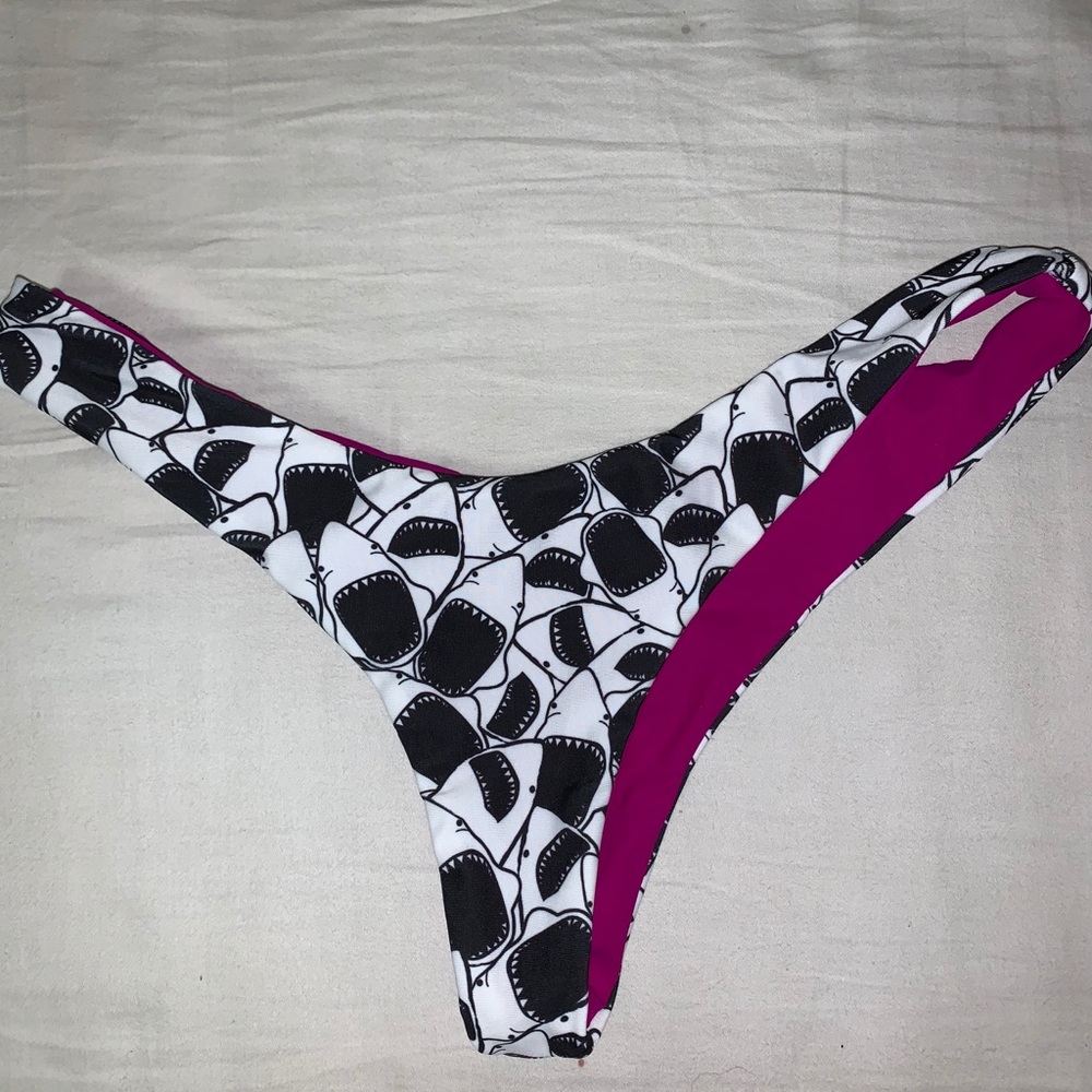 Moana Bikini Vee Bottoms - Jaws